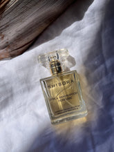 Load image into Gallery viewer, Perfume Iris &amp; Sandalwood